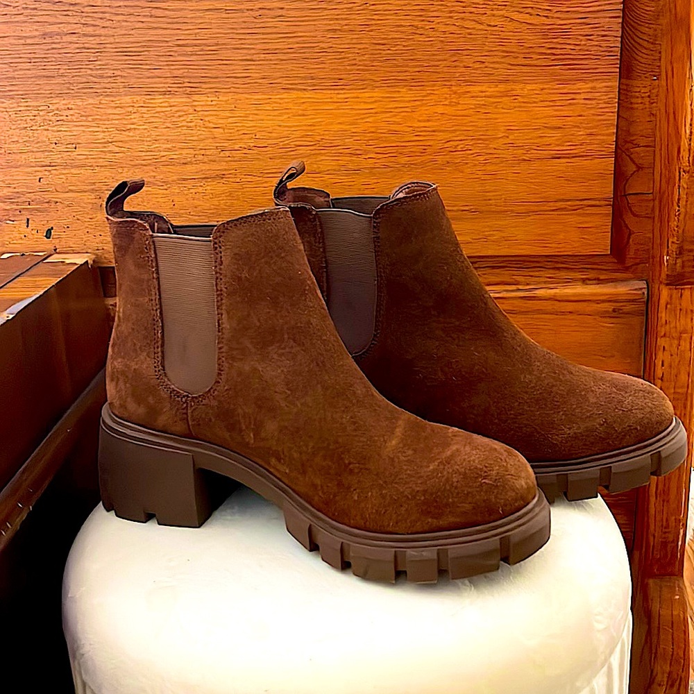 Chocolate brown suede Steve Madden Howler boots